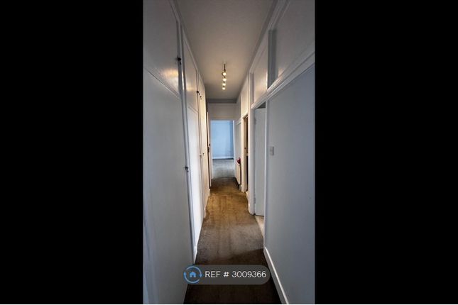 Flat, Grosvenor Court Christchurch Avenue, London photo 4