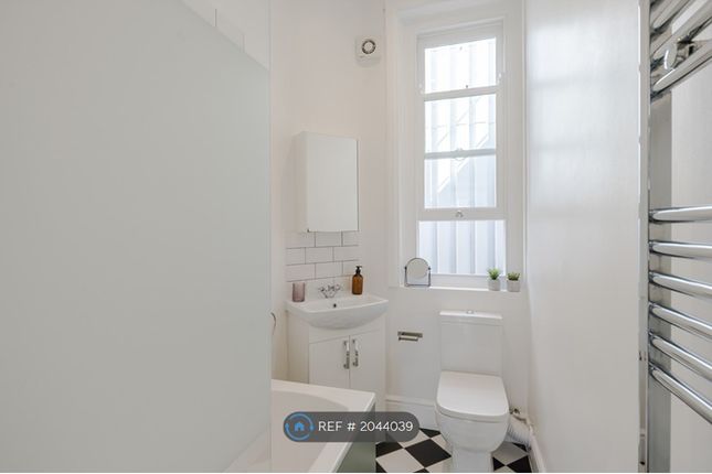 Flat to rent in Torrington Place, London