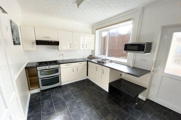 Thumbnail Semi-detached house to rent in Woodstock Road, Leicester