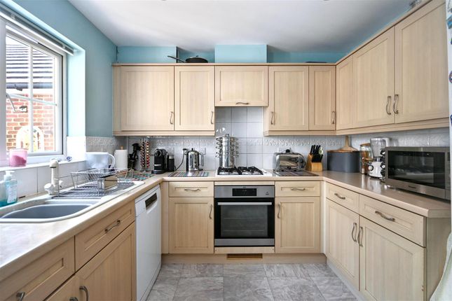 4, Canary Quay, Eastbourne photo 4