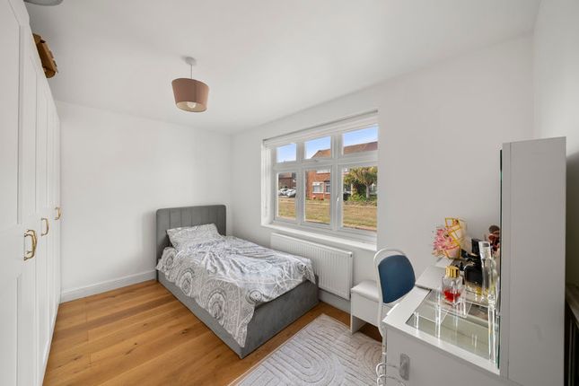 Flat 1, 8, Newbury Close, Northolt photo 4