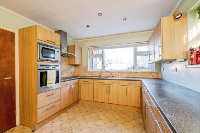 19, Sea Grove Avenue, Hampshire photo 4