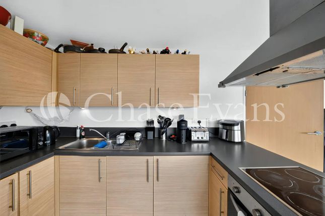 Flat 460,, Metro Central Heights, Elephant & Castle photo 2