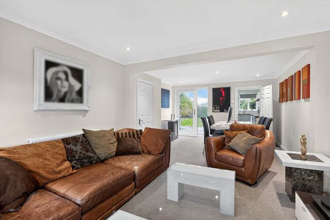 53, Deirdre Avenue, Wickford photo 3