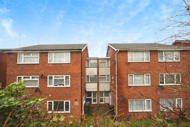 Flat for sale in Brendon Avenue, Luton