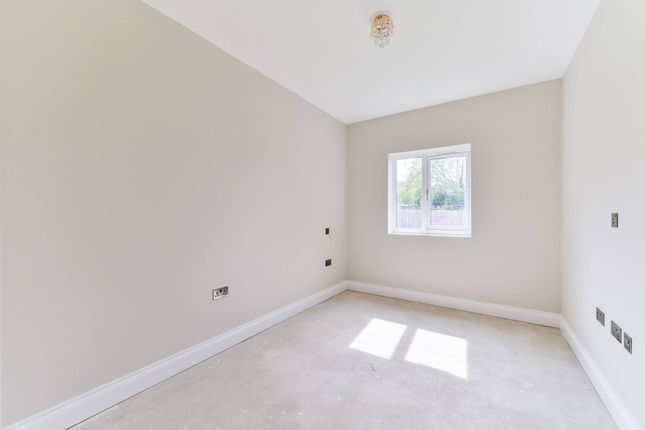 Property for sale in Hythe Road, Thornton Heath