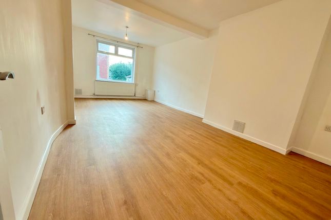 1 Sherbourne Road, Pontypool photo 5