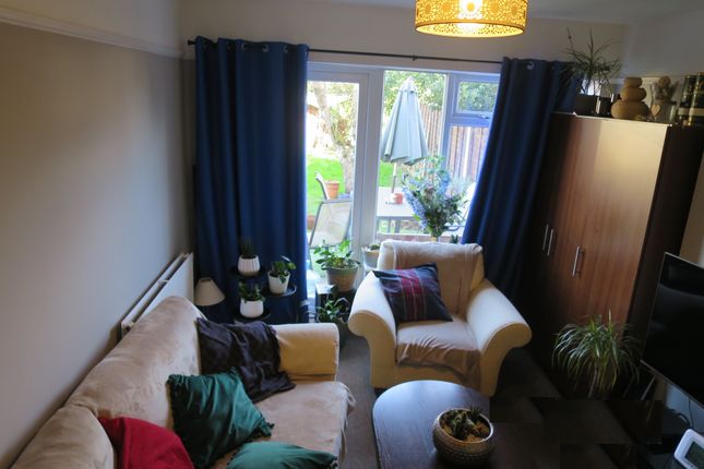 18, Runnymede Gardens, Greenford photo 4