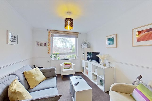 Thumbnail Flat for sale in Willow Tree Close, London