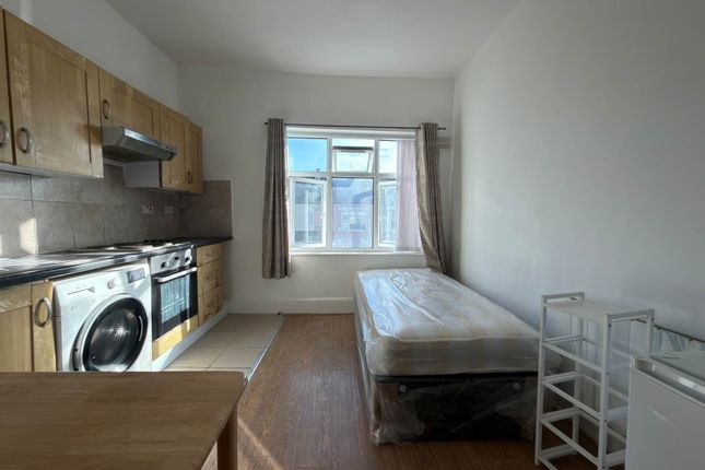 Flat 4, Etherley Road, London photo 2