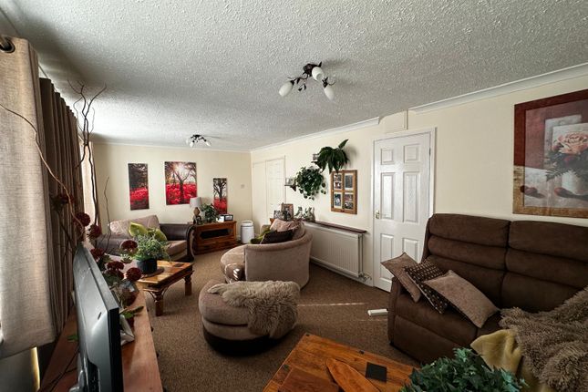 24, First Avenue, Waterlooville photo 4