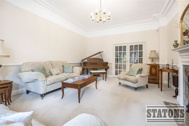19a Crescent East photo 3