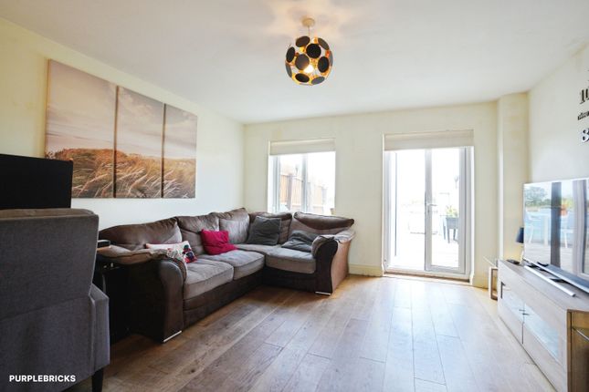 7, Queens Clos, St. Austell photo 3