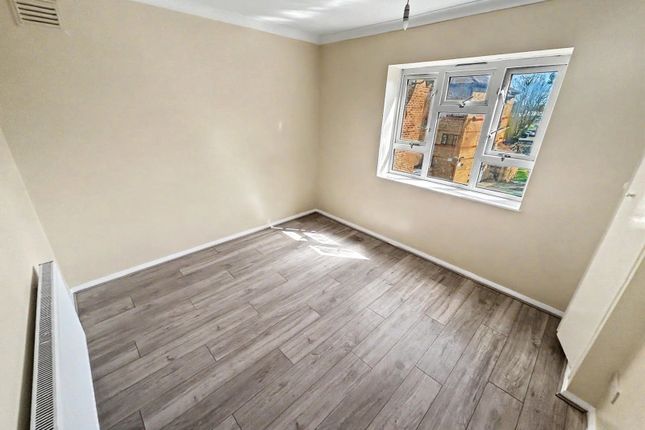 35, John Newton Court, Kent photo 4