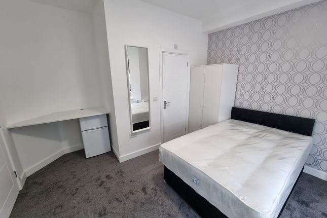 Room 1, 34 Ashburnham Road, Luton photo 2