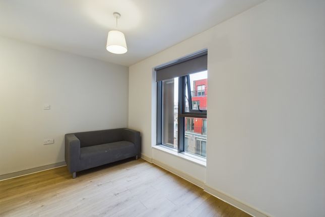 Flat in L1 4BY