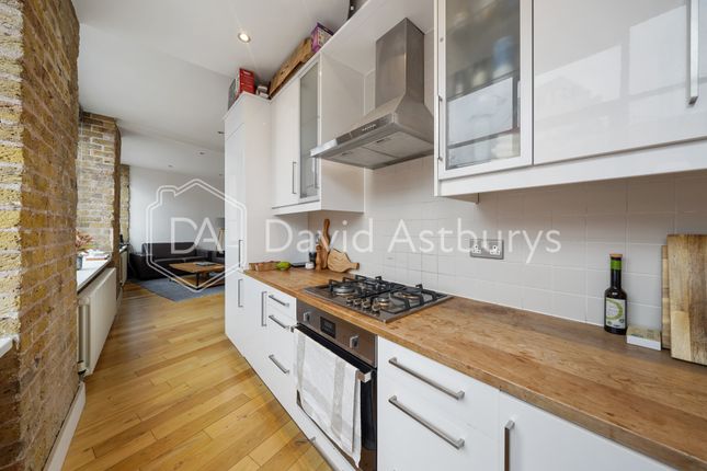 Flat 2 Saxon House, 1, Thrawl Street, Aldgate photo 3