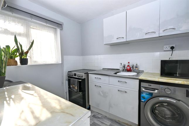 14 Millfields Court, Windsor Way, Polegate photo 3
