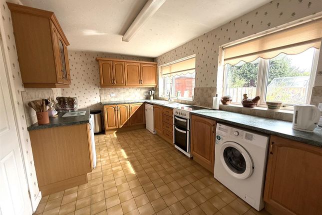 25, Hawkesmore Drive, Stafford photo 2