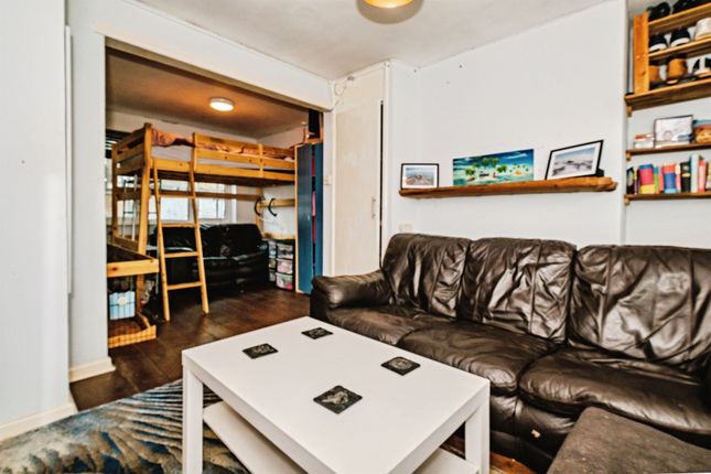 22, Millfield, Lancing photo 4