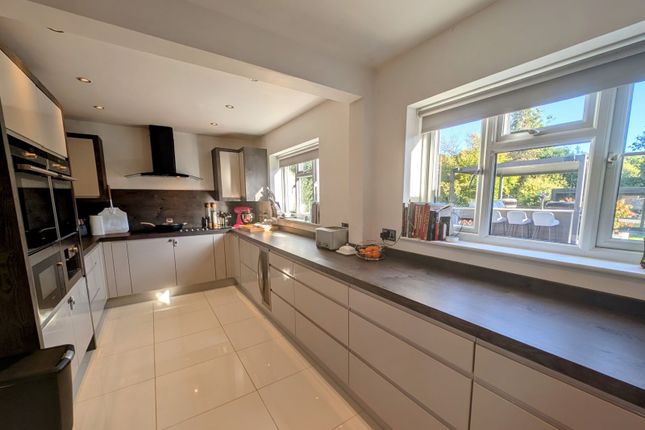 Rickmansworth Lane, Buckinghamshire photo 4