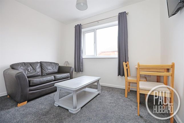 Flat to rent in Maidstone Road, Lowestoft