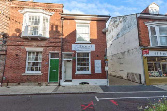 Studio house on 68, Castle Road, Hampshire, £350,000