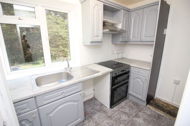 Packham Court, Farm Way, Worcester Park photo 3