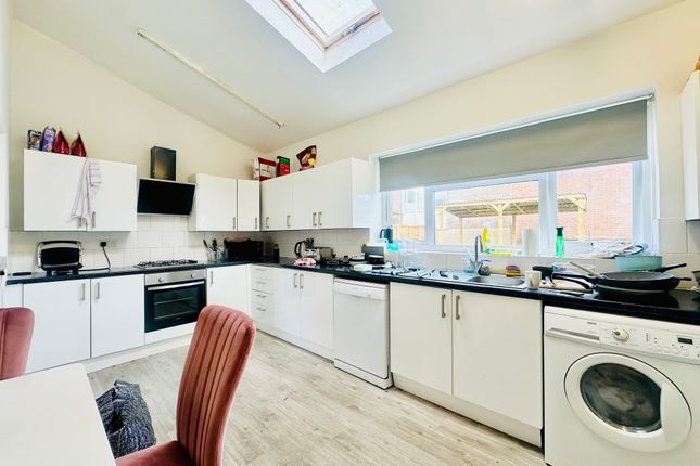 145 Harlaxton Drive, Nottingham photo 5