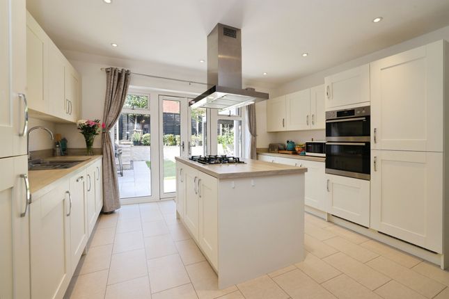 5, Claypipe Close, Salisbury photo 3