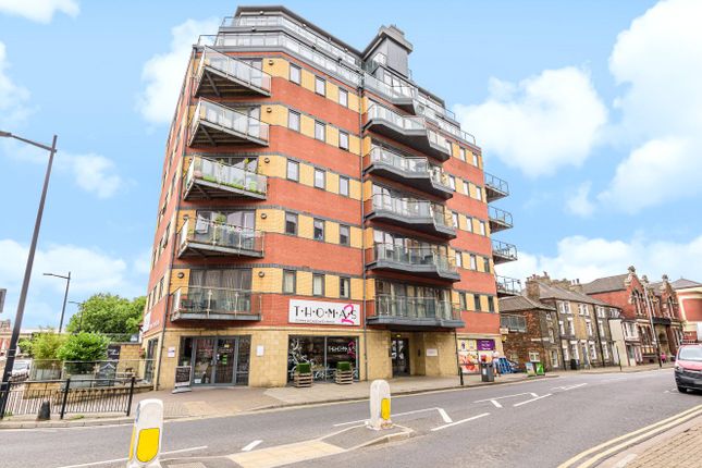 Flat to rent in Thorngate House, St Swithins Square, Lincoln