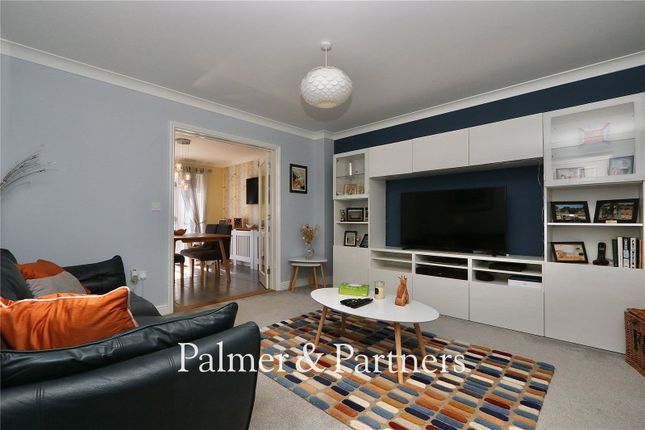 2, Gorse Field Close, Suffolk photo 3