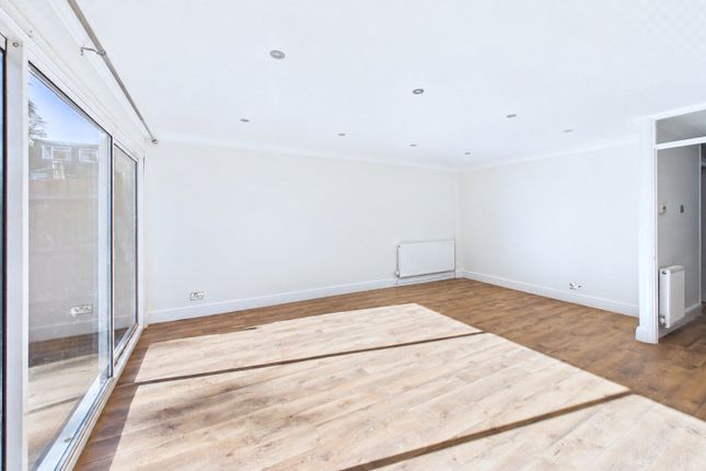 Hanger Close, Hemel Hempstead photo 4