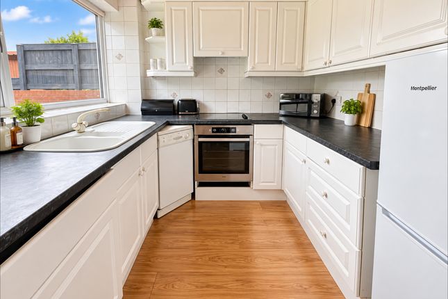 74, Peel Mount, Blackburn photo 4