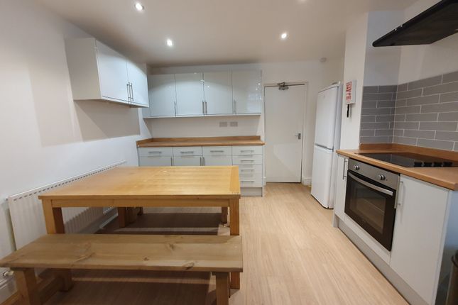 Flat to rent in Delph Lane, Leeds, West Yorkshire