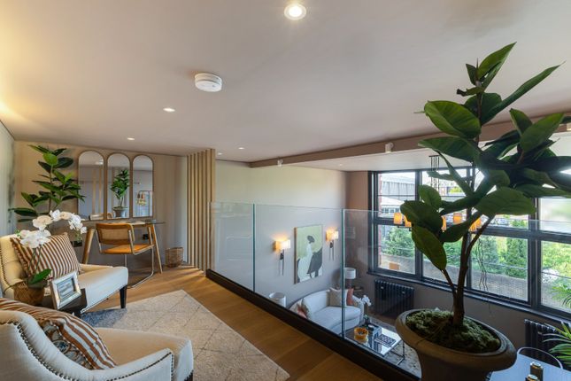 Flat 3, 48, Tite Street, London photo 3