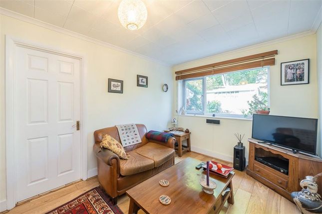 Garden Flat, 226, Kingston Road, Teddington photo 4
