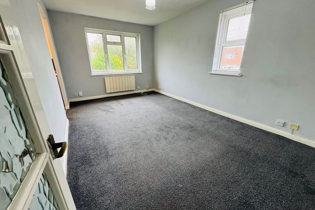 77, Vicarage Close, Northolt photo 4