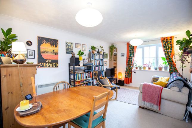 Flat for sale in Clay Bottom, Bristol