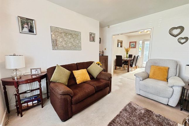 24, Mostyn Grove, Bradford photo 4