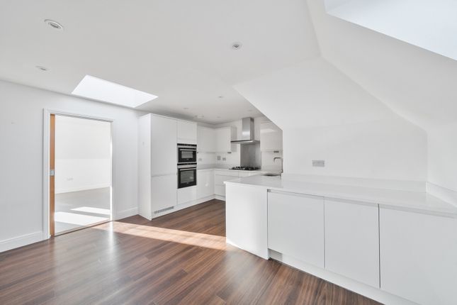 9, Marylake Court, 293, Whitchurch Lane, Edgware photo 3