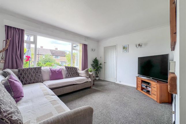 10, Beech Close, Leek photo 4