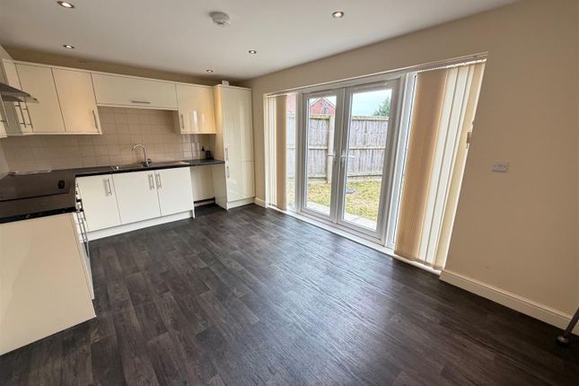 3 Wesley Court, Eastway, Scarborough photo 2