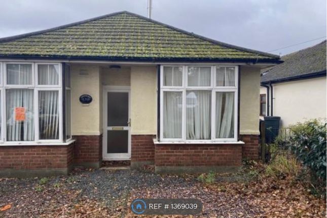 Thumbnail Bungalow to rent in Heath Road, Bradfield Southend, Reading