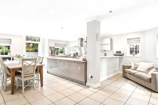 22, Hyde Green, Marlow photo 2
