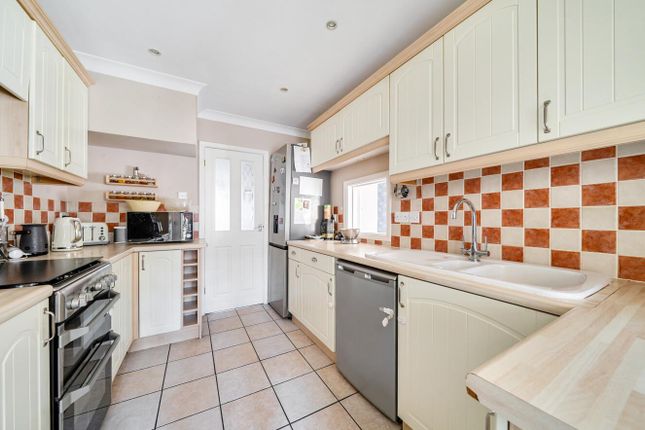 4, Saracens Road, Chandler's Ford photo 3