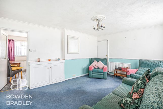 454 Fullwell Avenue, Ilford photo 3