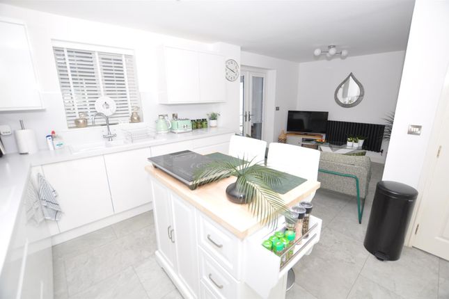 24, Trem Y Coleg, Carmarthen photo 4
