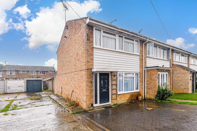 3-bed semi-detached on 40, Knaves Acre, Headcorn, £325,000