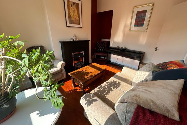 12, Burdith Avenue, Fallowfield photo 2